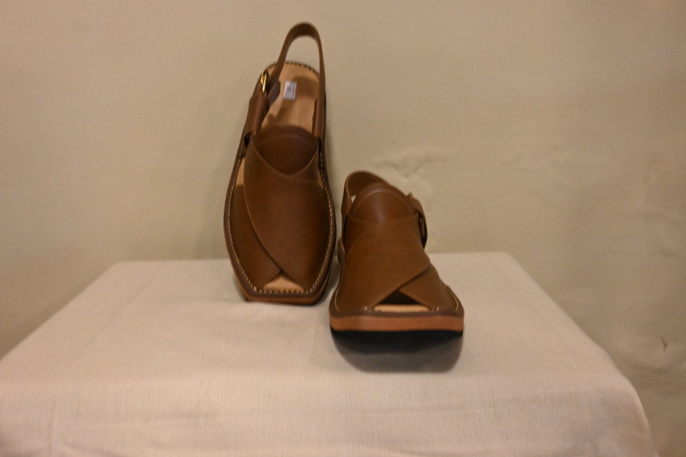 Peshawari  leather chapple diff sizes