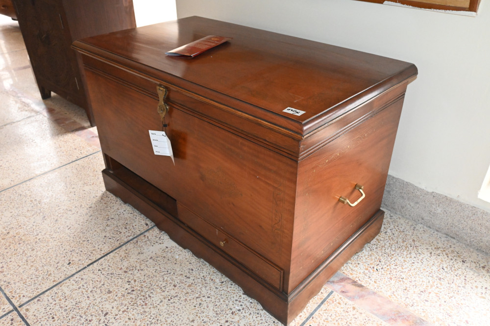 Wooden capton chest  size 20x36
