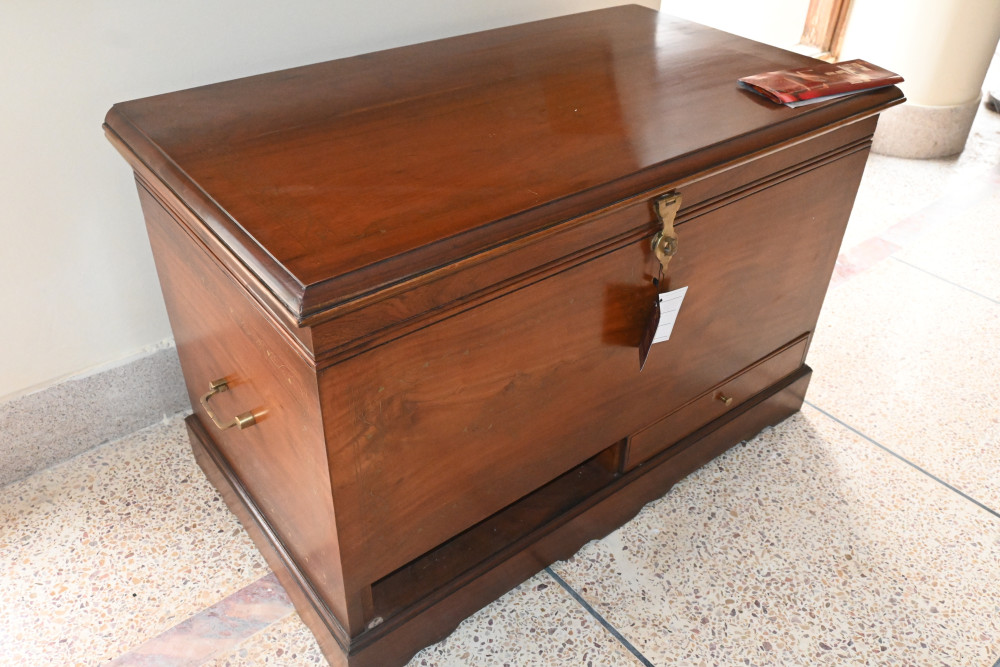 Wooden capton chest  size 20x36
