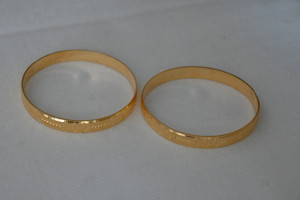 Metal bangle gold plated 1 pair