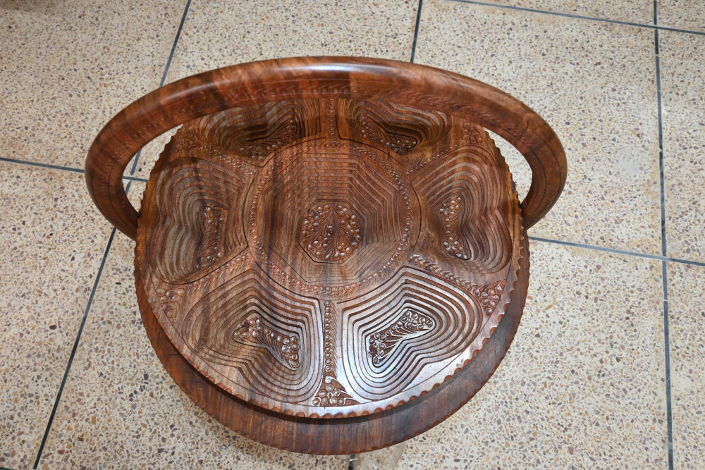 Dry fruit basket with folding table top