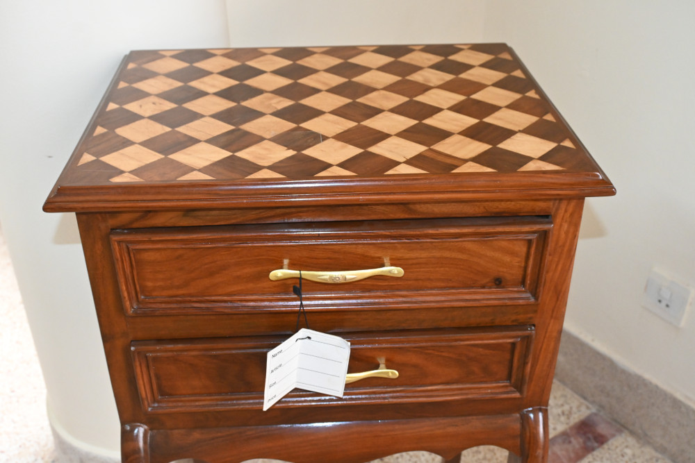 Chester- Chest table with wooden inlay work